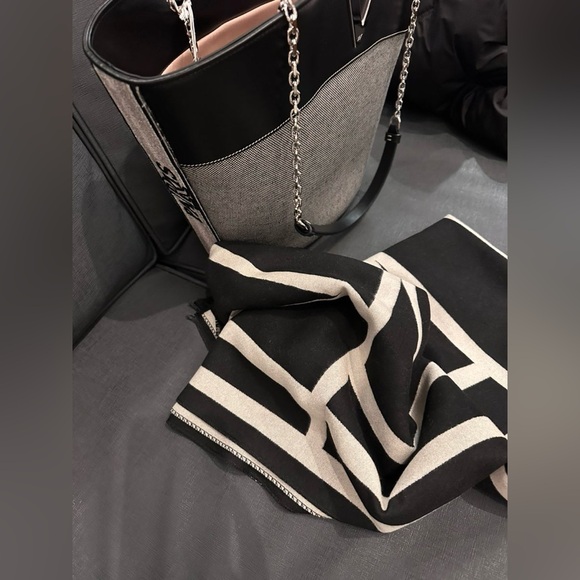 NEW - Roger Vivier canvas shoulder Bag - Picture 10 of 16